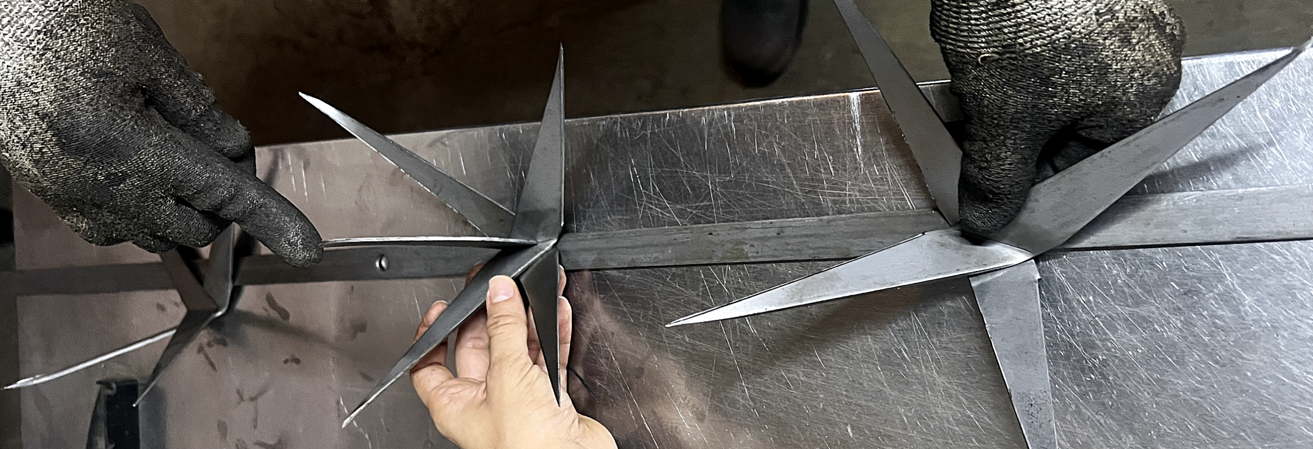 Fabricación de picos de seguridad en el taller de STARMATIC